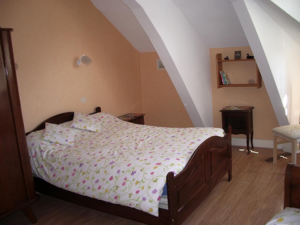 Bed and Breakfast Les Glycines Plaimpied-Givaudins Екстер'єр фото